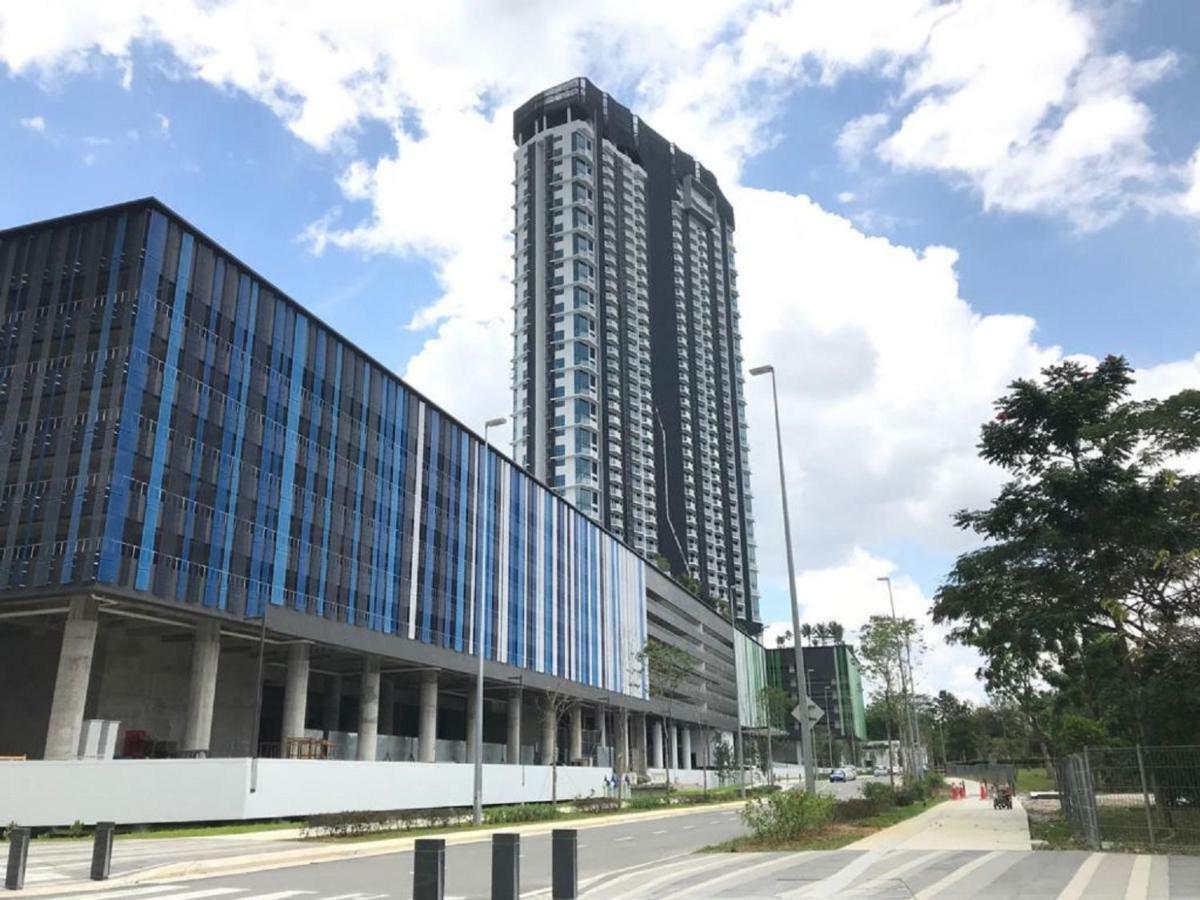 Almas Suites Puteri Harbour Nusajaya  Eksteriør billede