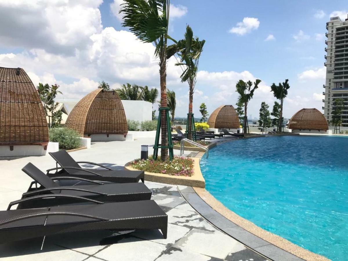 Almas Suites Puteri Harbour Nusajaya  Eksteriør billede