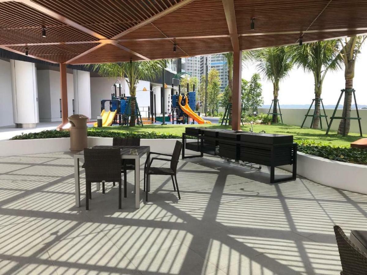 Almas Suites Puteri Harbour Nusajaya  Eksteriør billede