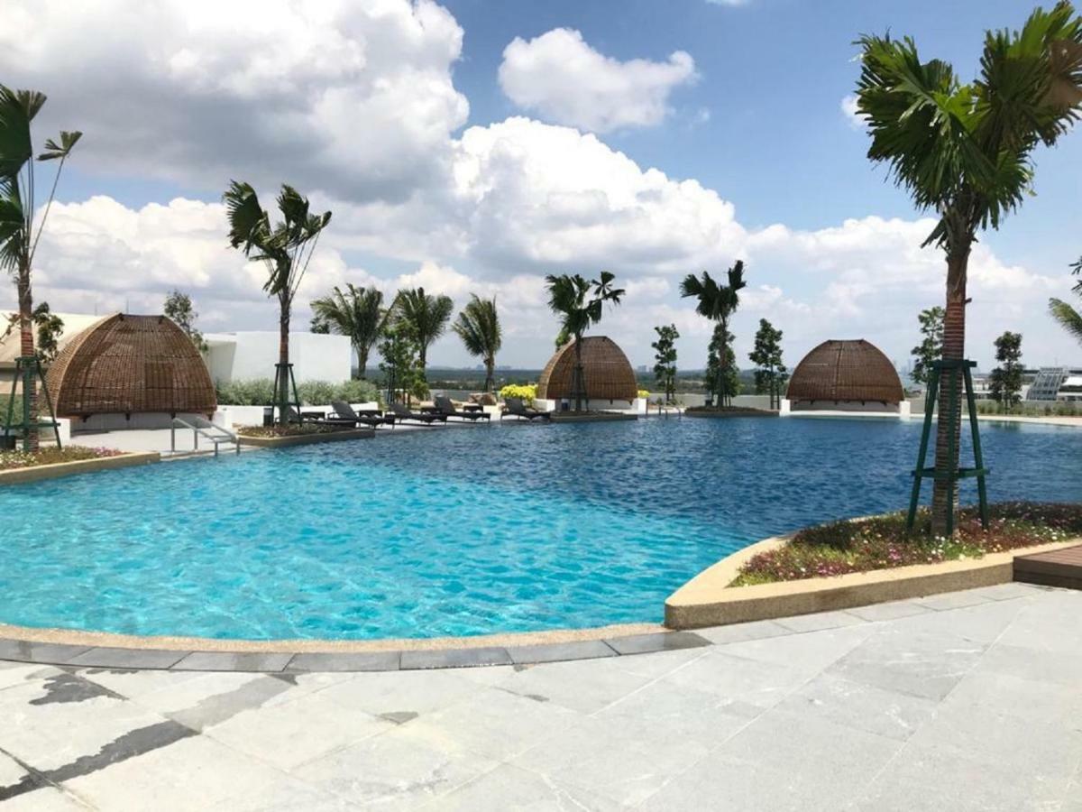 Almas Suites Puteri Harbour Nusajaya  Eksteriør billede
