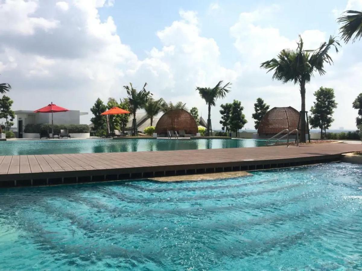 Almas Suites Puteri Harbour Nusajaya  Eksteriør billede