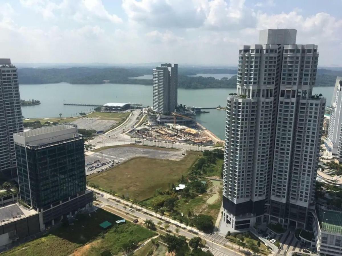 Almas Suites Puteri Harbour Nusajaya  Eksteriør billede