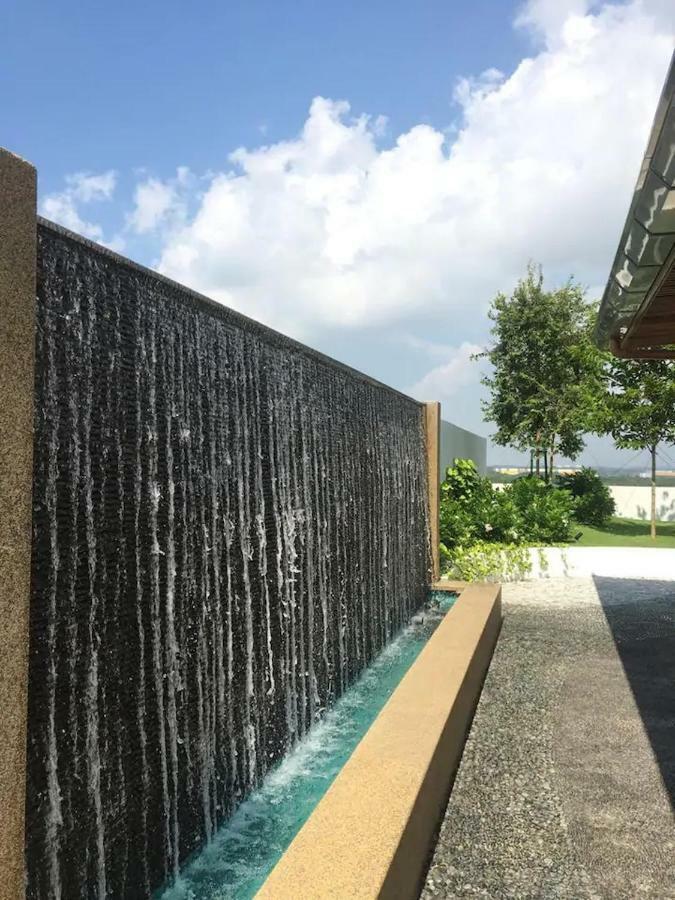 Almas Suites Puteri Harbour Nusajaya  Eksteriør billede